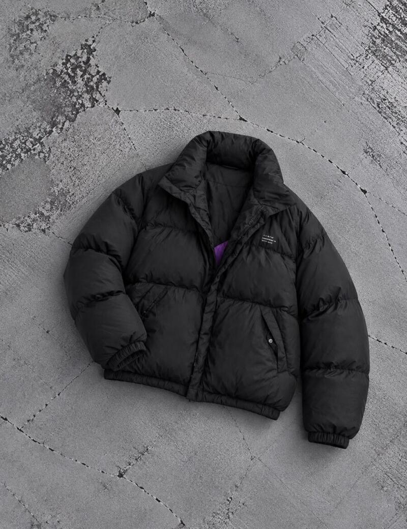 Schwarze Steppjacke – Produktfoto