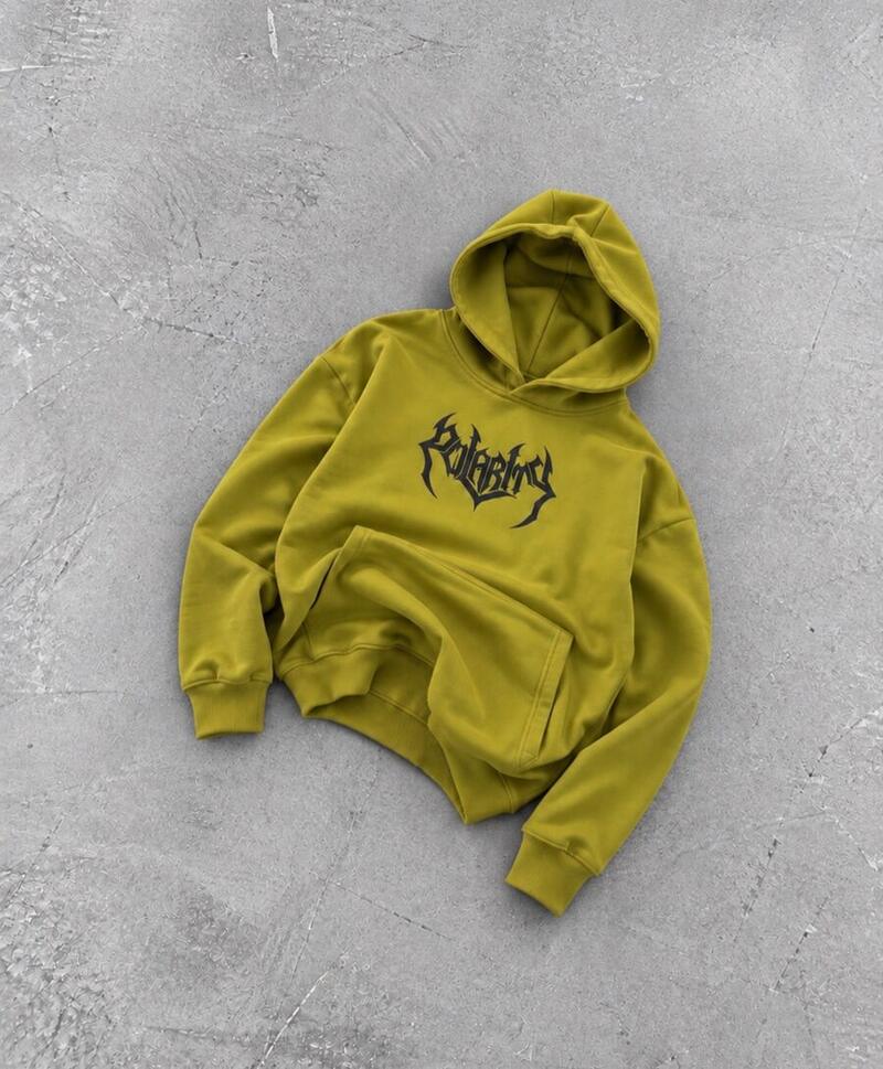 Hoodie e verdhë-ulliri me grafikë – foto produkti