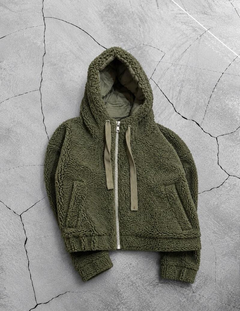 Olivgrüne Jacke mit Kapuze und Reißverschluss – Produktfoto
