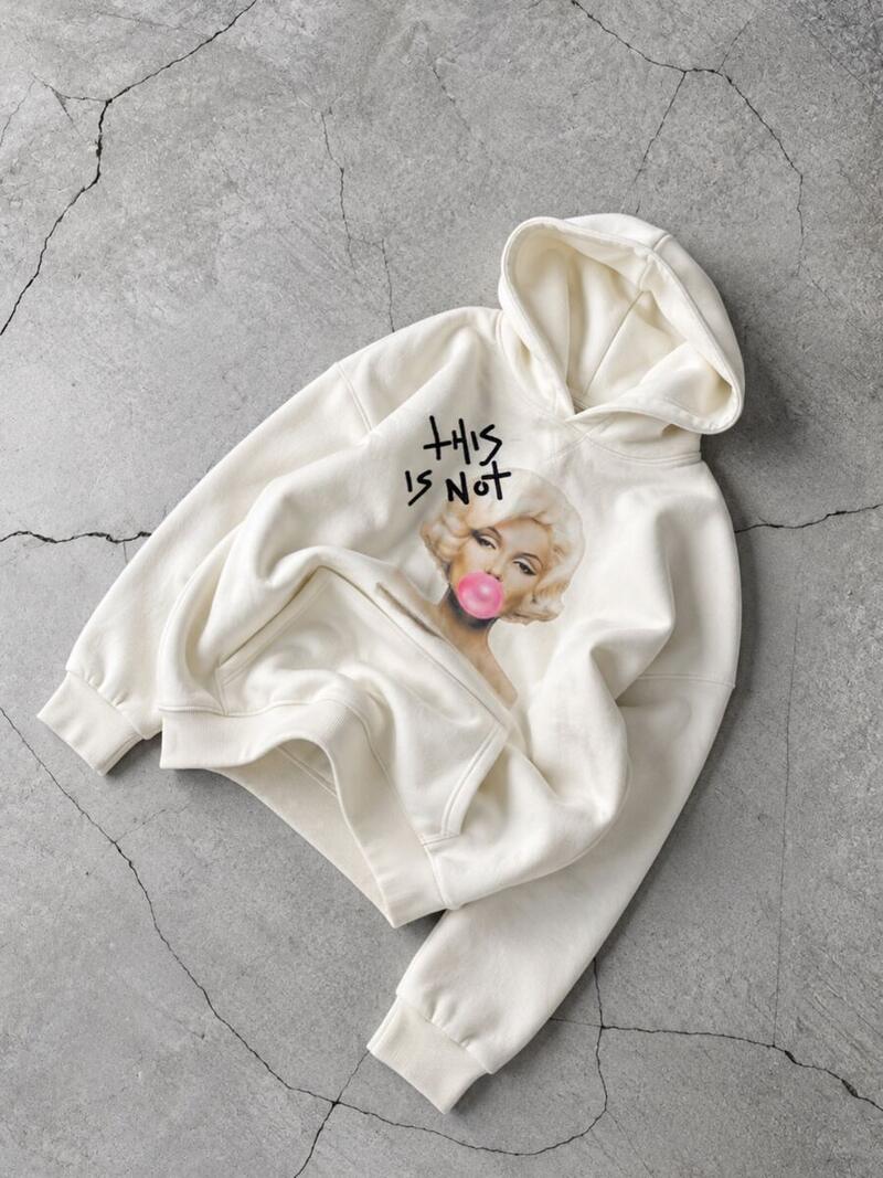 Hoodie krem me grafikë – foto produkti